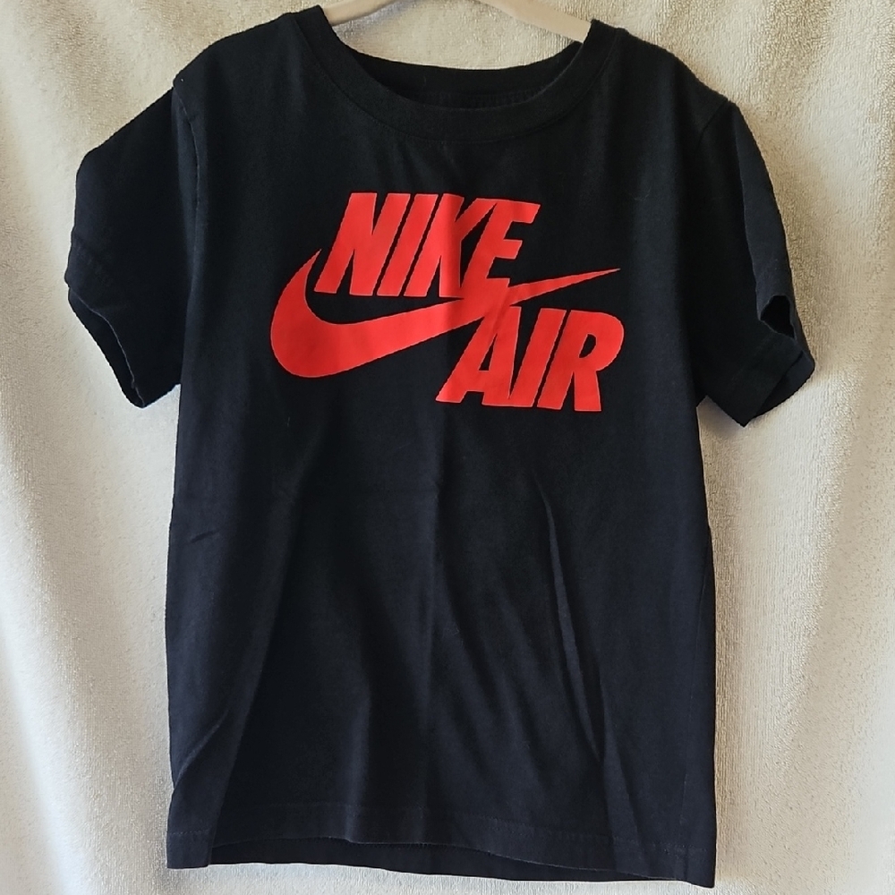 Child Nike Black Tee with Red Nike Air Logo Size 7